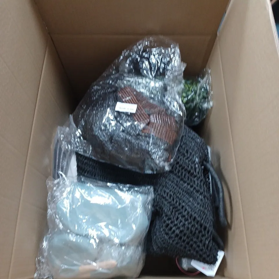 APPROXIMATELY 15 HOUSEHOLD ITEMS TO INCLUDE BAGS, FAN LIGHT AND BEDDING