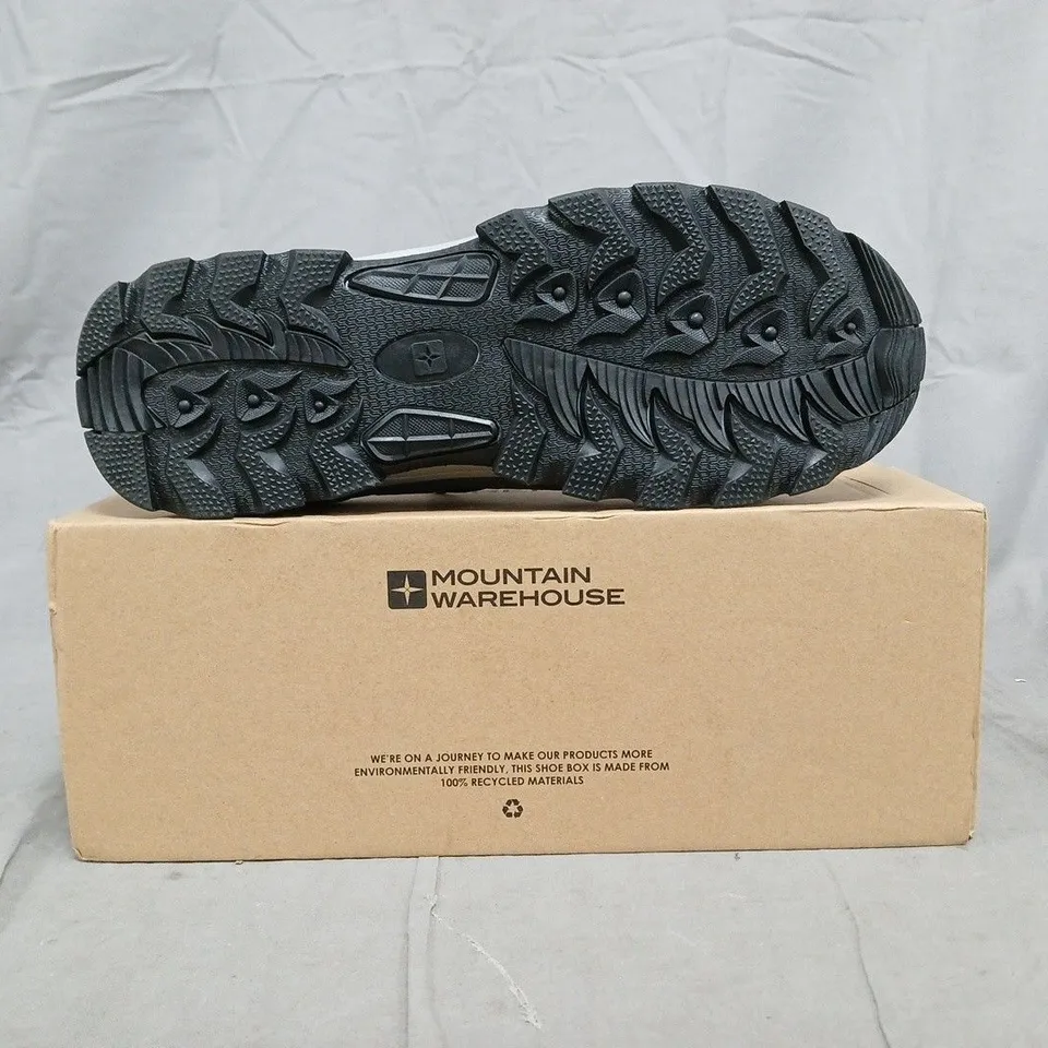 BOXED PAIR OF MOUNTAIN WAREHOUSE HIGHLINE II WALKING SHOES IN NAVY SIZE UK 11