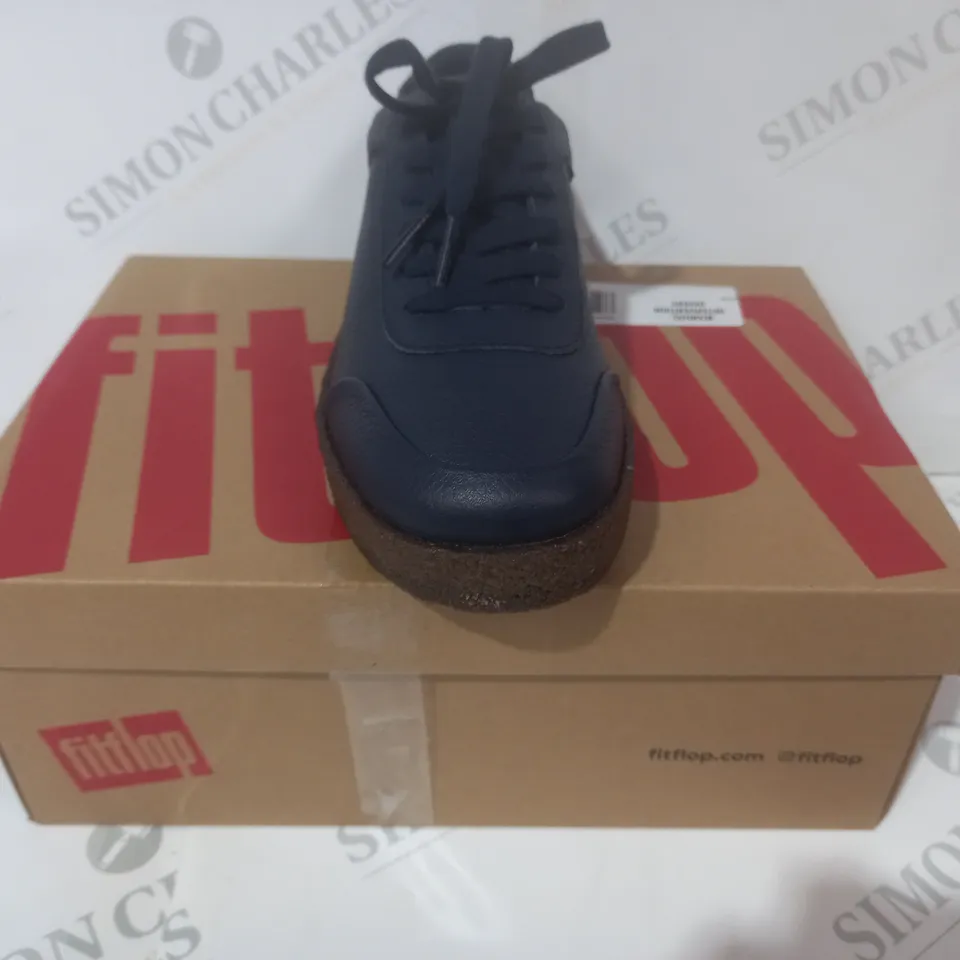 BOXED PAIR OF FITFLOP RALLY TUMBLED LEATHER CREPE SNEAKERS IN NAVY UK SIZE 04