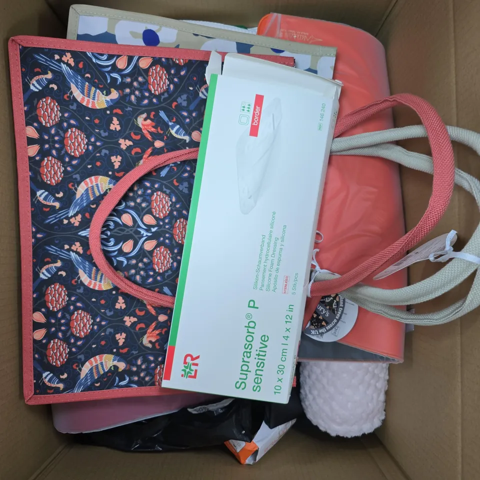 APPROXIMATELY 15 ASSORTED HOUSEHOLD PRODUCTS TO INCLUDE SHOPPING BAG, THROW, DOG LEAD ETC 