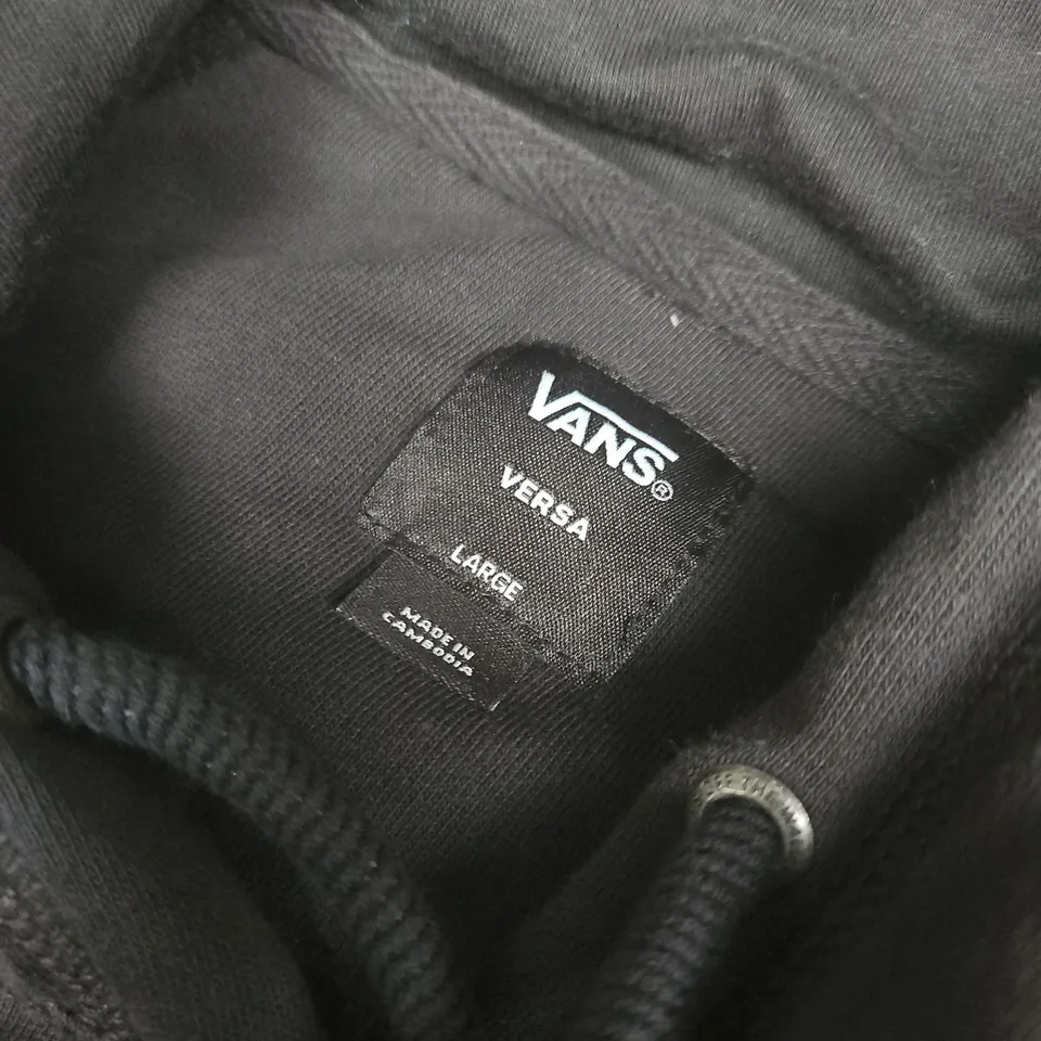 VANS VERSA HOODIE IN BLACK - LARGE