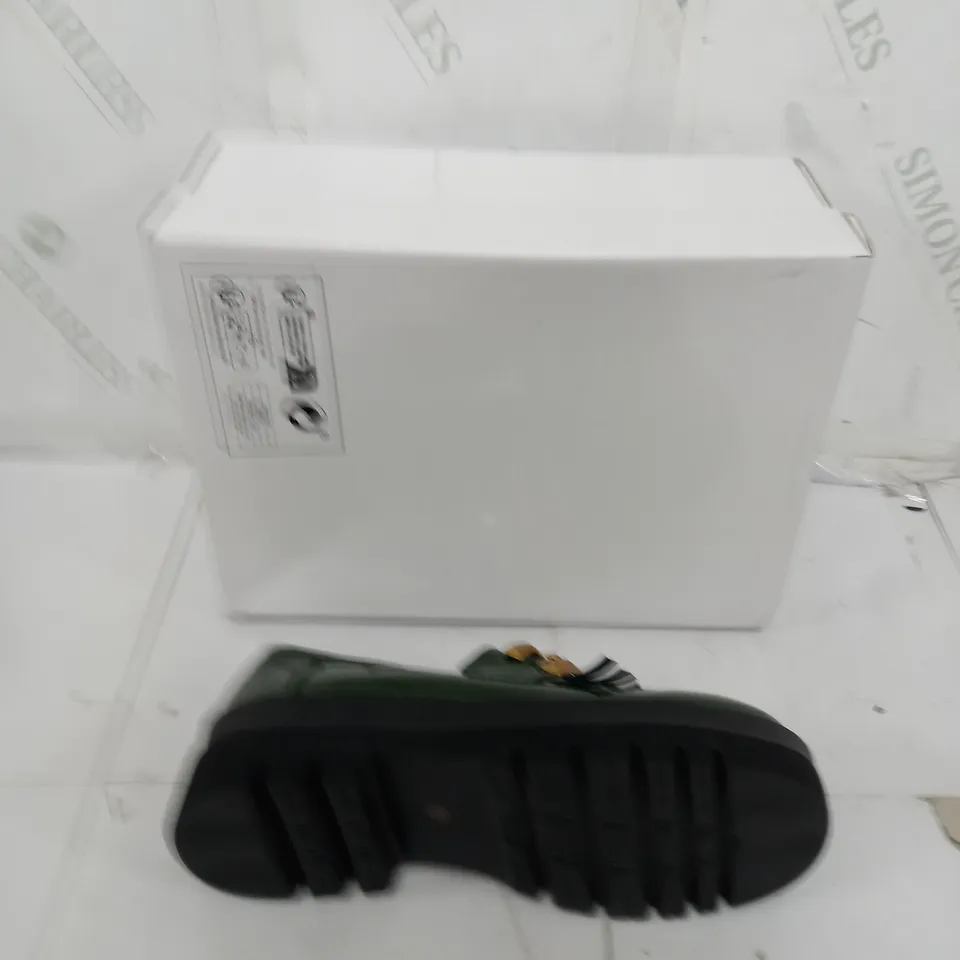 BOXED PAIR OF DESIGNER GREN OLIVE LOATHERS WITH TASSLE SIZE 40