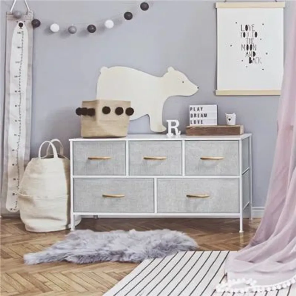BOXED 100CM W5 DRAWER CHEST OF DRAWERS - LIGHT GREY (1 BOX)