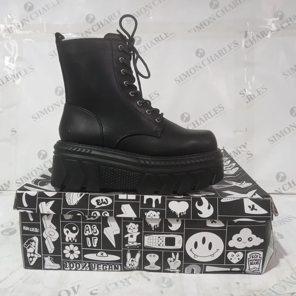 BRAND NEW BOXED PAIR OF KOI VEGAN LEATHER TALWAR CHUNKY STOMPER BOOTS IN BLACK UK SIZE 3