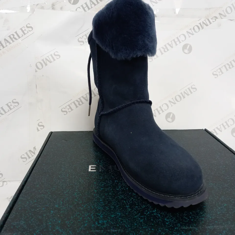 BOXED PAIR OF EMU AUSTRALIA BIRDWOOD BOOTS MIDNIGHT SIZE 5 