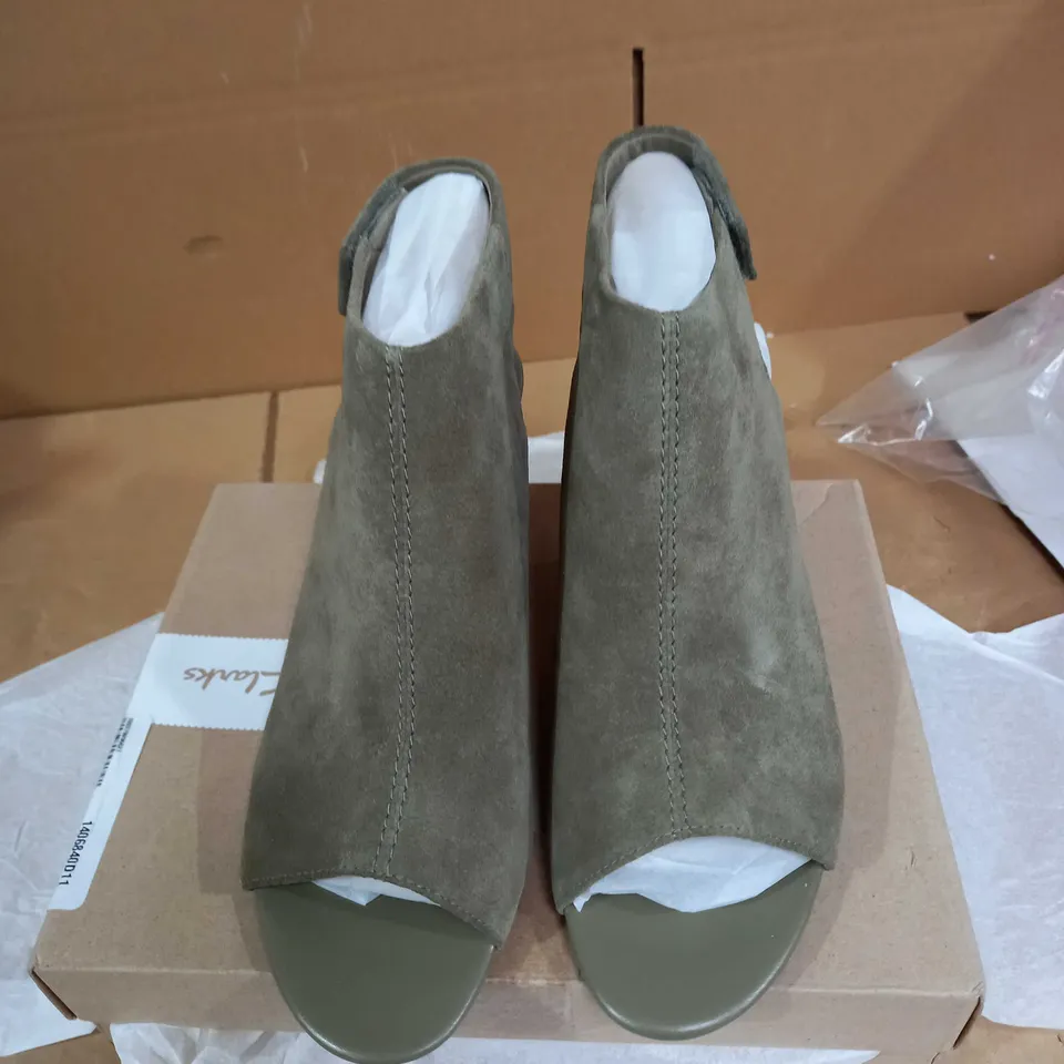CLARKS DEVA BELL SLING BACK SANDALS - OLIVE - UK 7