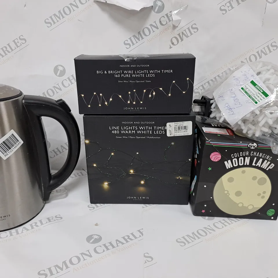 BOX OF APPROX 15 ASSORTED ITEMS TO INCLUDE -  WIRE LIGHTS 160 LEDS - MOON LIGHT - LINE LIGHTS WITH TIMER ECT