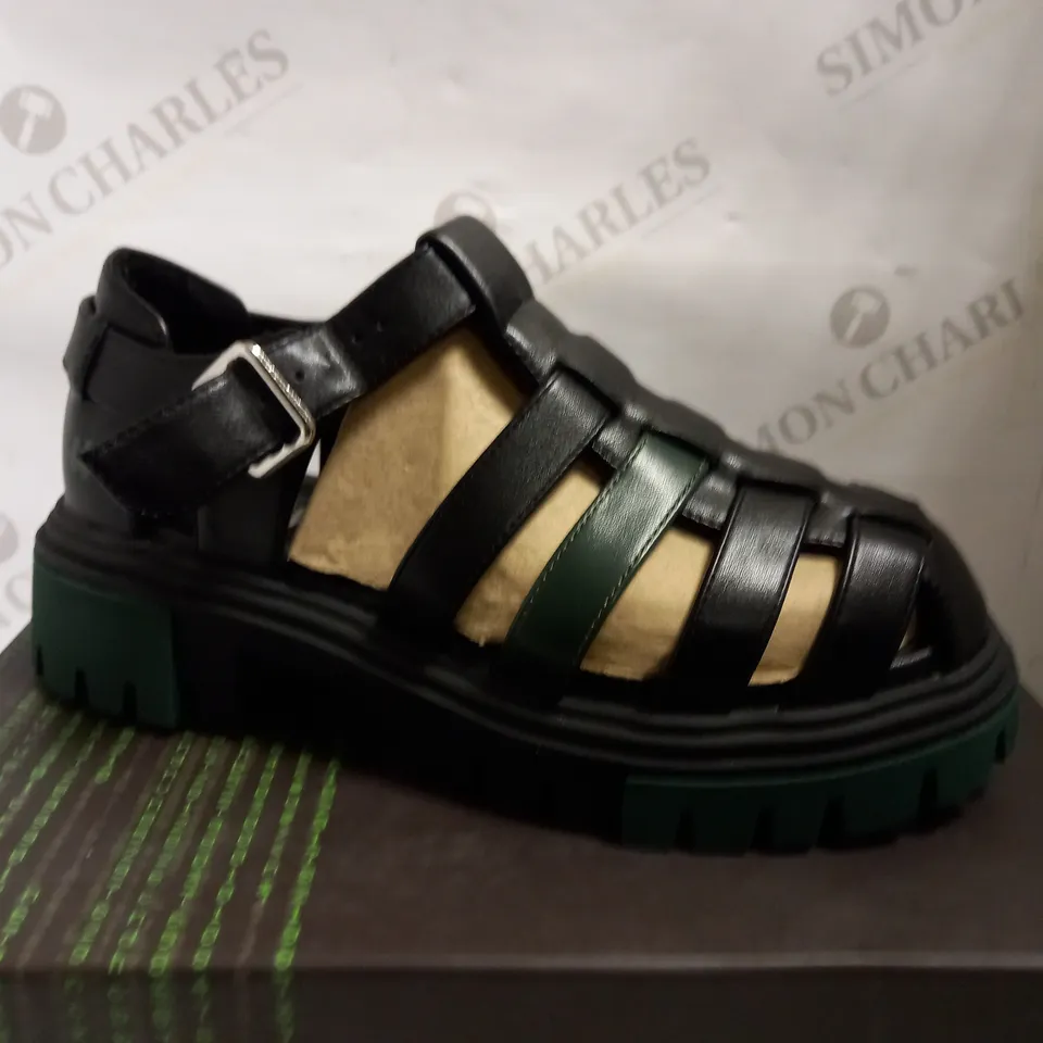 KOI VEGAN AVALON GREEN GLADIATOR SANDALS - SIZE 5 BLACK/GREEN