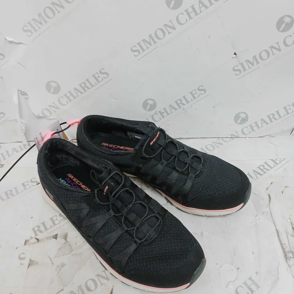 UNBOXED PAIR OF SKETCHERS GRATIS TRAINERS IN BLACK SIZE 8
