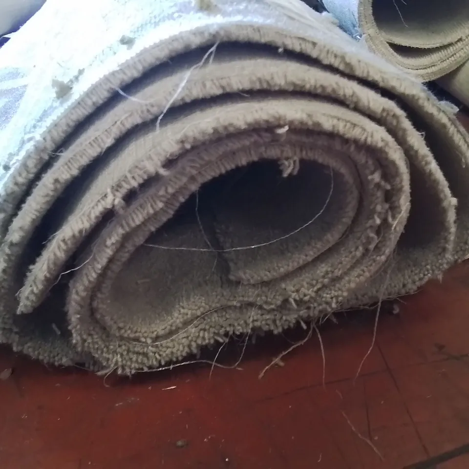 ROLL OF QUALITY CRESTA H50 4791 CARPET // APPROX SIZE: SIZE UNSPECIFIED 