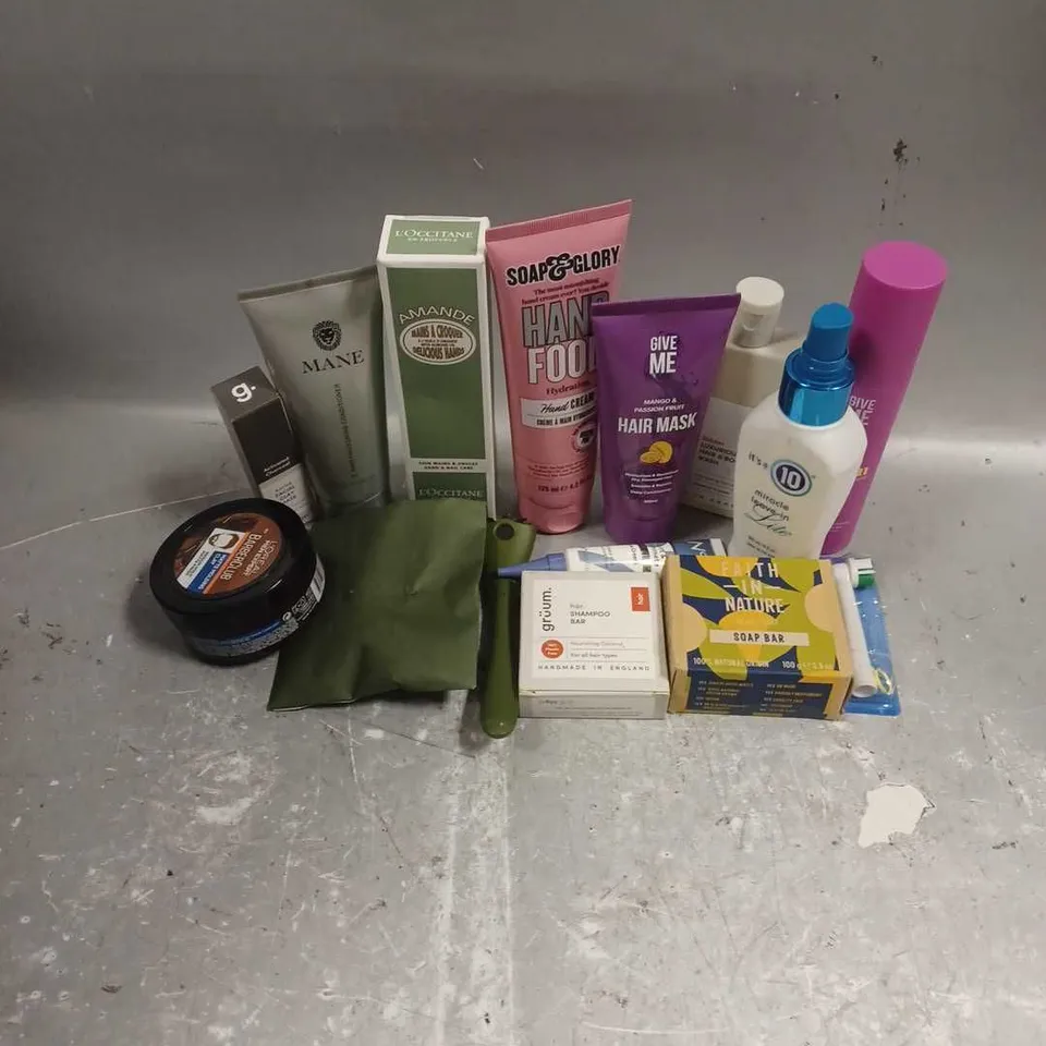 APPROXIMATELY 20 ASSORTED COSMETIC ITEMS TO INCLUDE - NO7 EYE CREAM - SOAP & GLORY HAND FOOD - ESTRID RAZER - ETC