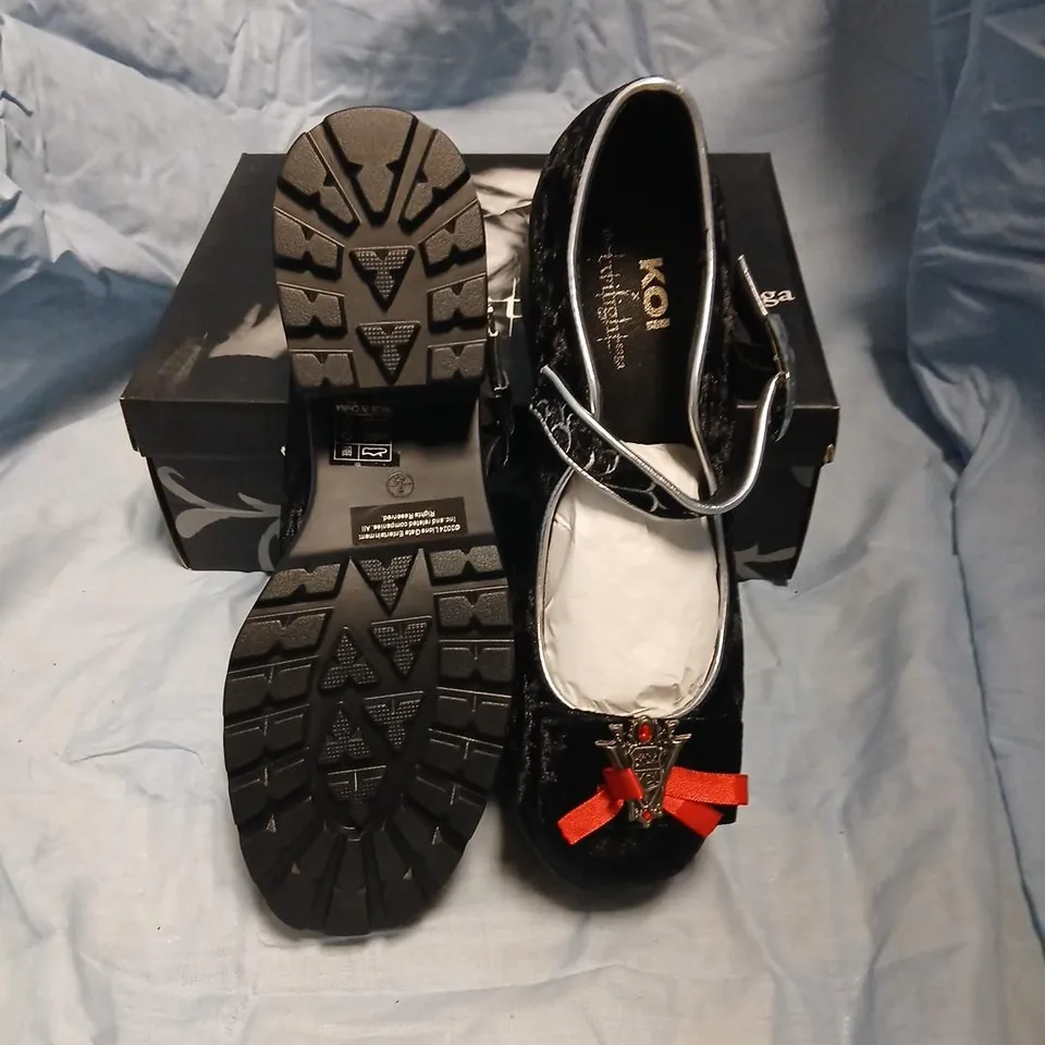 BOXED PAIR OF KOI TWILIGHT SAGA TIRA MARY JANE AND ALEC EDITION IN BLACK SIZE UK 9