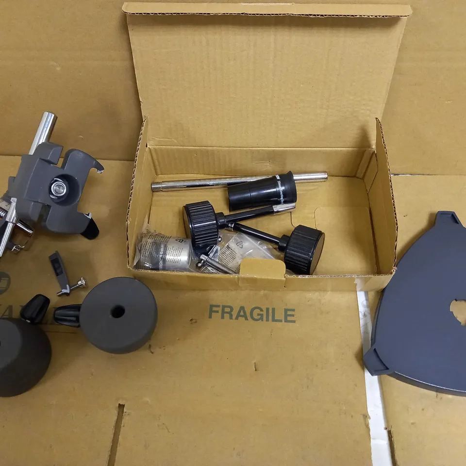 CELESTRON ASTROMASTER TELESCOPE