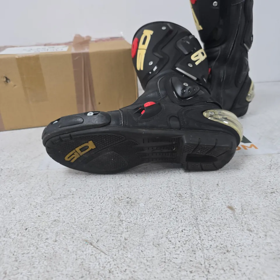 SIDI BLACK MOTORCYCLE BOOTS, UK 7 (EU 41) – PAIR