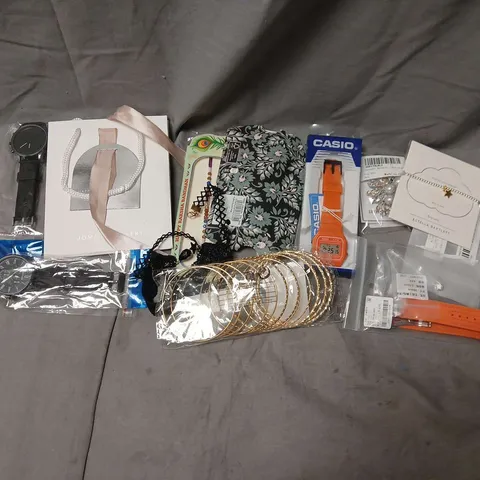 APPROXIMATELY 15 ASSORTED JEWELLERY ITEMS TO INCLUDE CASIO WATCH, ESTELLA BARTLETT BRACELET, RING, ETC