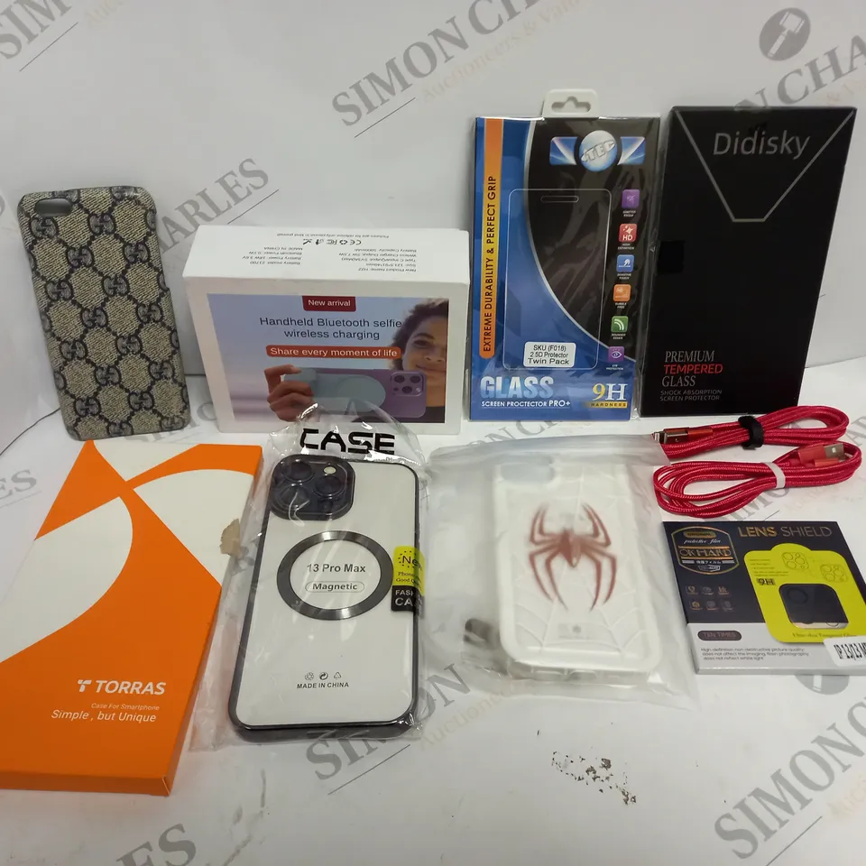 APPROXIMATELY 30 ASSORTED SMARTPHONE & TABLET ACCESSORIES TO INCLUDE CASES, CHARGING CABLES, USB PLUGS ETC
