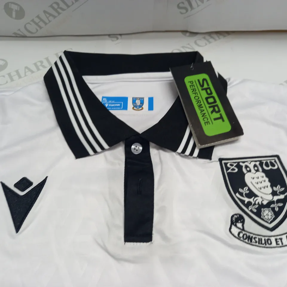 SPORTS PERFORMANCE REPLICA FOOTBALL SHIRT - XL