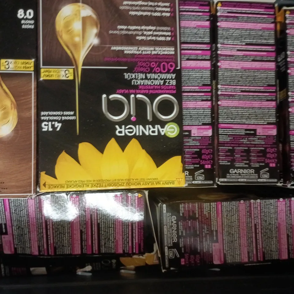 APPROXIMATELY 12 ASSORTED COSMETIC ITEMS INCLUDING VARIOUS MAKES AND BRANDS - COLLECTION ONLY