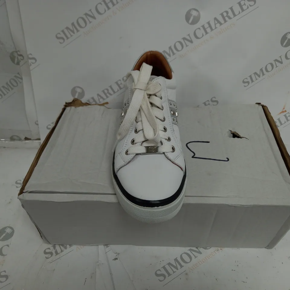 MODA ALFINA WHITE LEATHER TRAINER SIZE 6