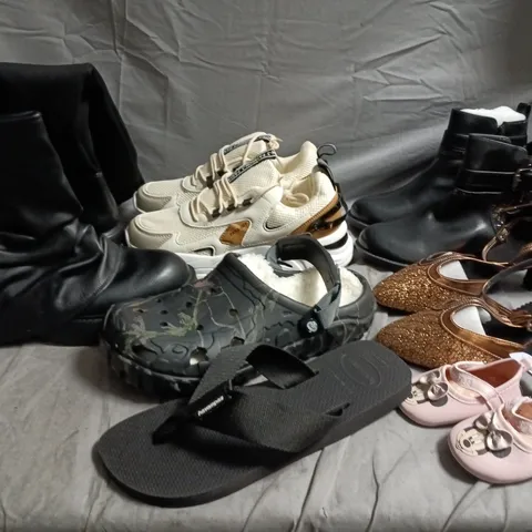 LARGE QUANTITY OF ASSORTED SHOES AND TRAINERS IN VARIOUS SIZES