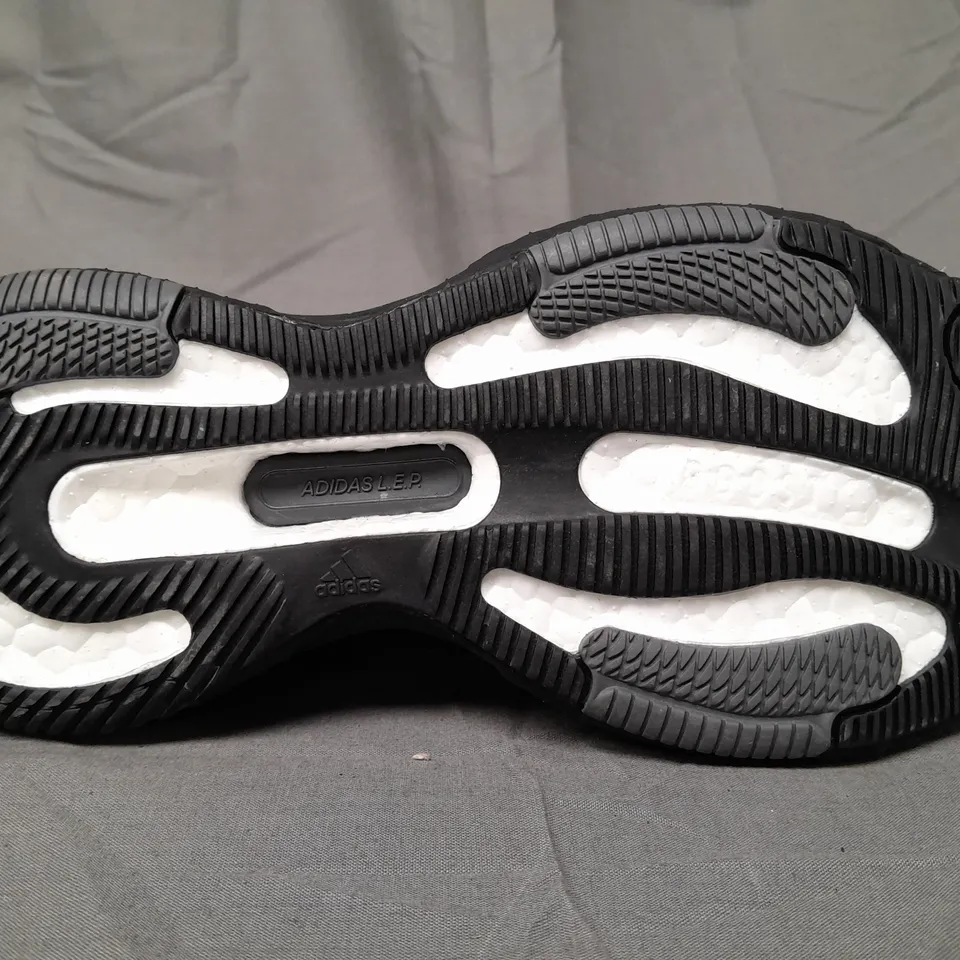 PAIR OF ADIDAS SOLARGLIDE 6 TRAINERS IN BLACK UK SIZE 6.5