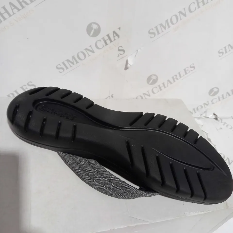 SKETCHERS ON THE GO SANDEL IN BLACK - UK SIZE 8