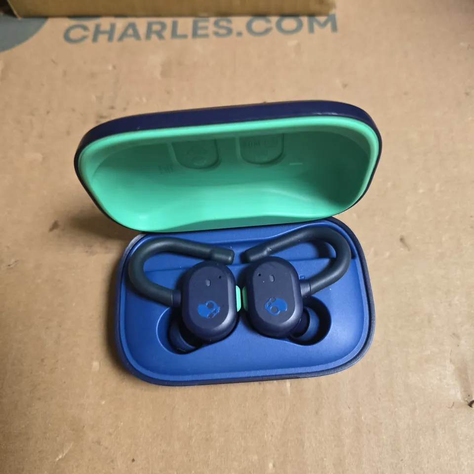 SKULLCANDY WIRELESS EARBUDS WITH CHARGING CASE – BLUE /GREEN 