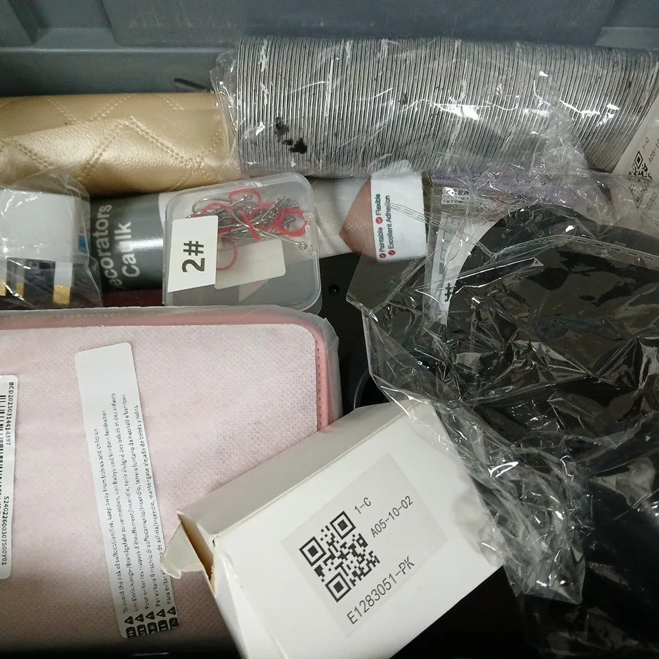APPROXIMATELY 10 ASSORTED ITEMS TO INCLUDE - DRAIN BUSTER , FLOOD LIGHT ETC