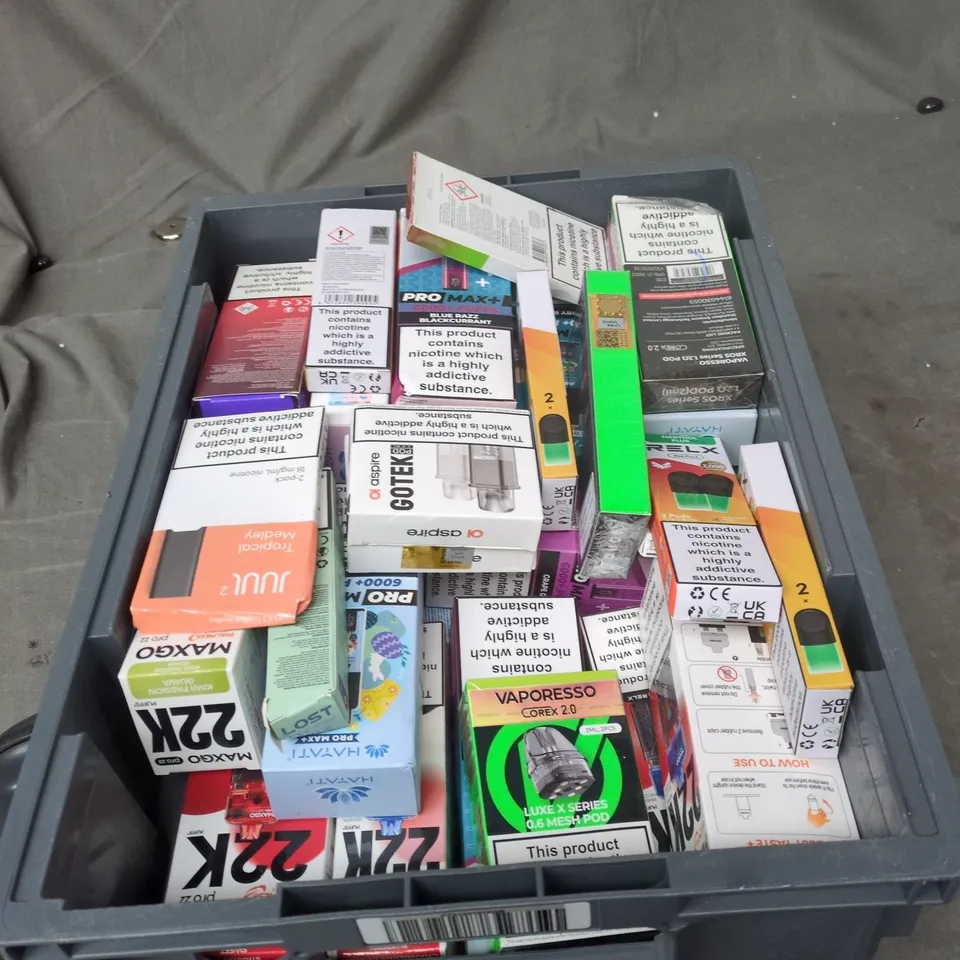 TOTE OF APPROXIMATELY 25 ASSORTED ELECTRONIC CIGARETTE ITEMS TO INCLUDE: ELFBAR 600 PREFILLED POD KIT 