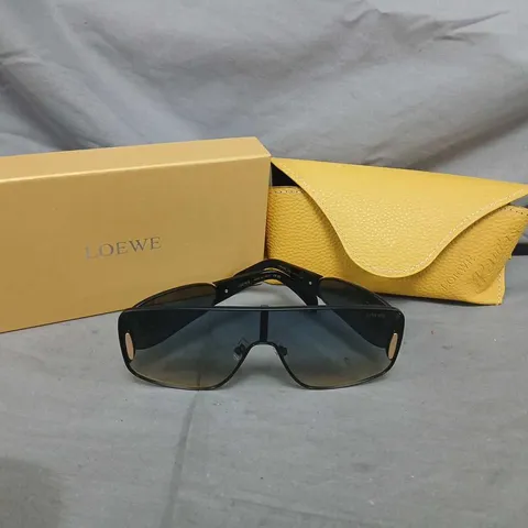 LOEWE SUNGLASSES – BLACK WRAPAROUND WITH GOLD LOGO ON LENS 