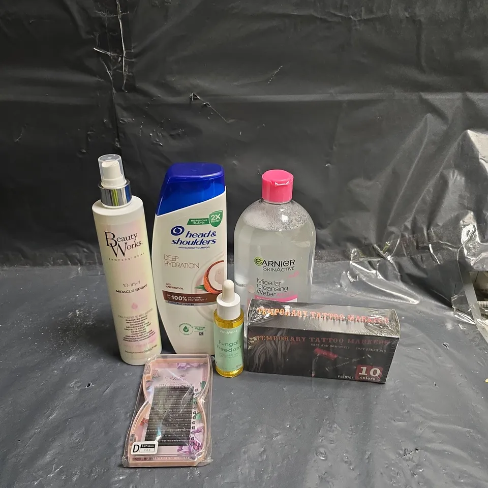 APPROXIMATEY 20 ASSORTED HEALTH AND BEAUTY PRODUCTS TO INCLUDE - HEAD AND SHOULDERS SHAMPOO - GARNIER MICELLAR WATER AND TEMPORARY TATTOO MARKERS