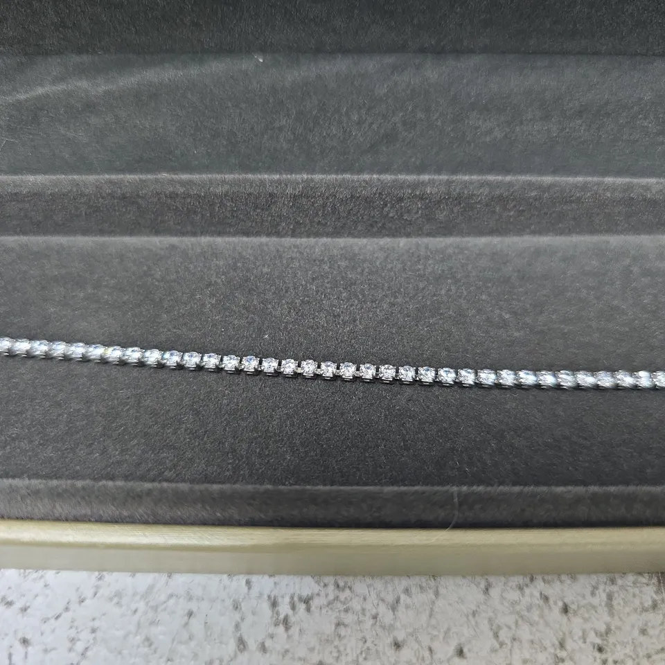 WARREN JAMES TENNIS BRACELET IN PRESENTATION BOX – CLEAR STONES