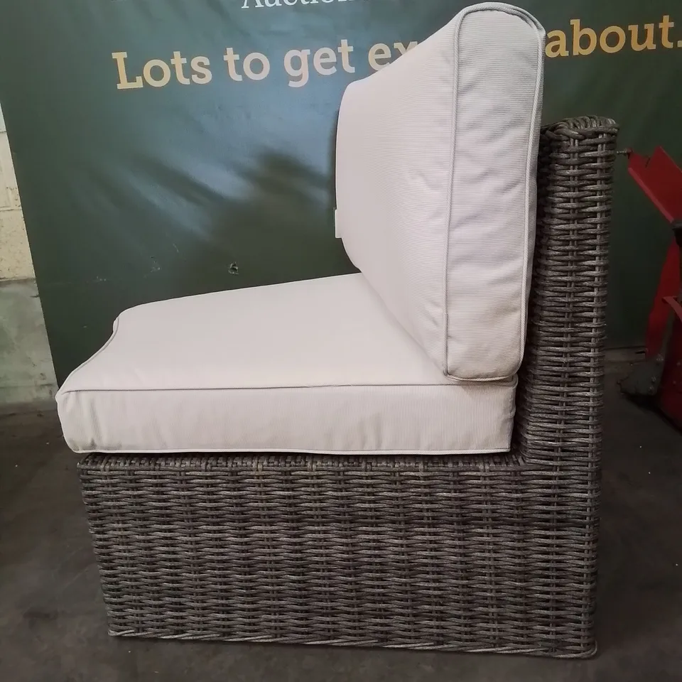 BOXED ARCHED MIDDLE SOFA CHAIR - GREY