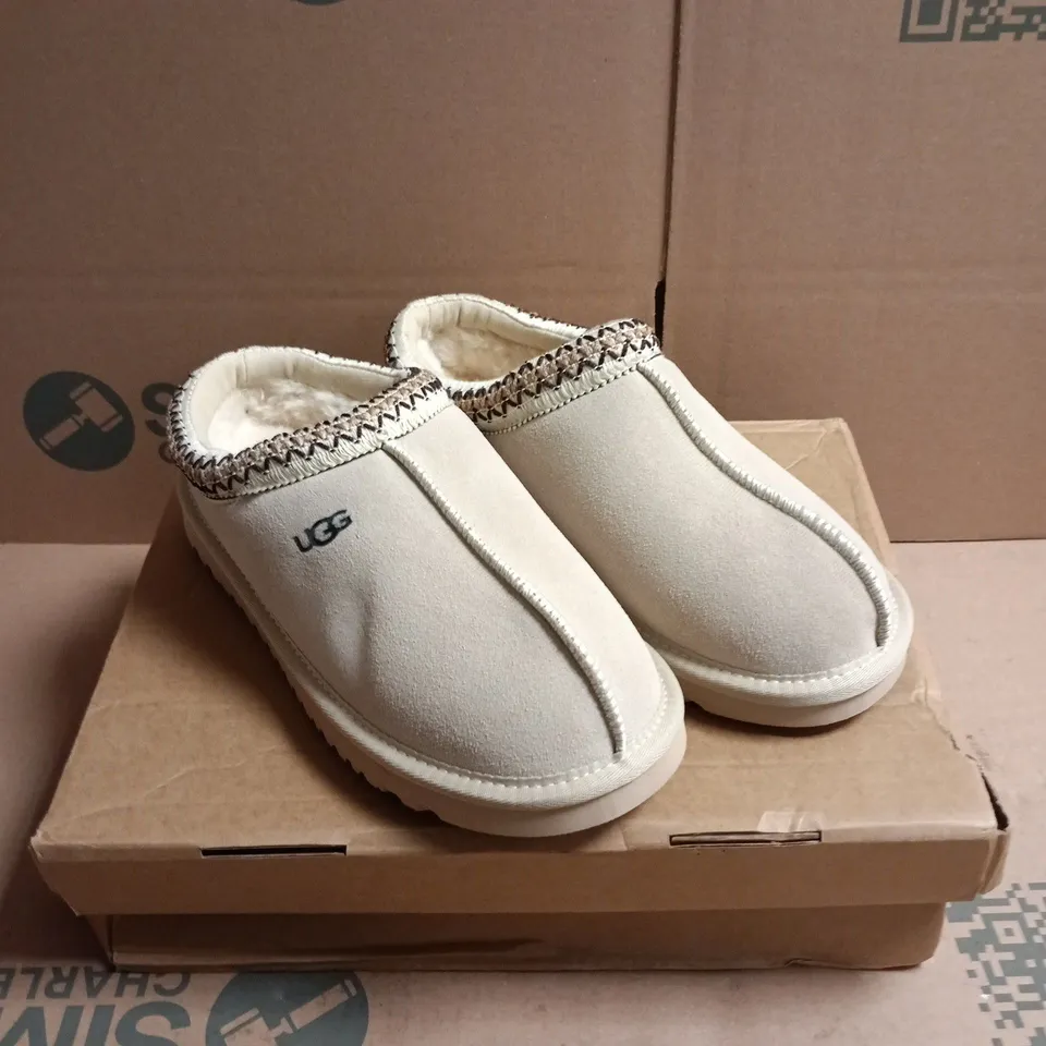 BOXED PAIR OF UGG TASMAN II SLIPPERS - 5