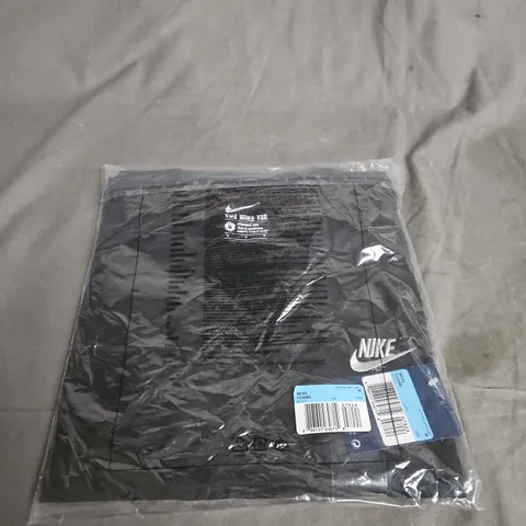 NIKE MEN'S BLACK TEE - SIZE M