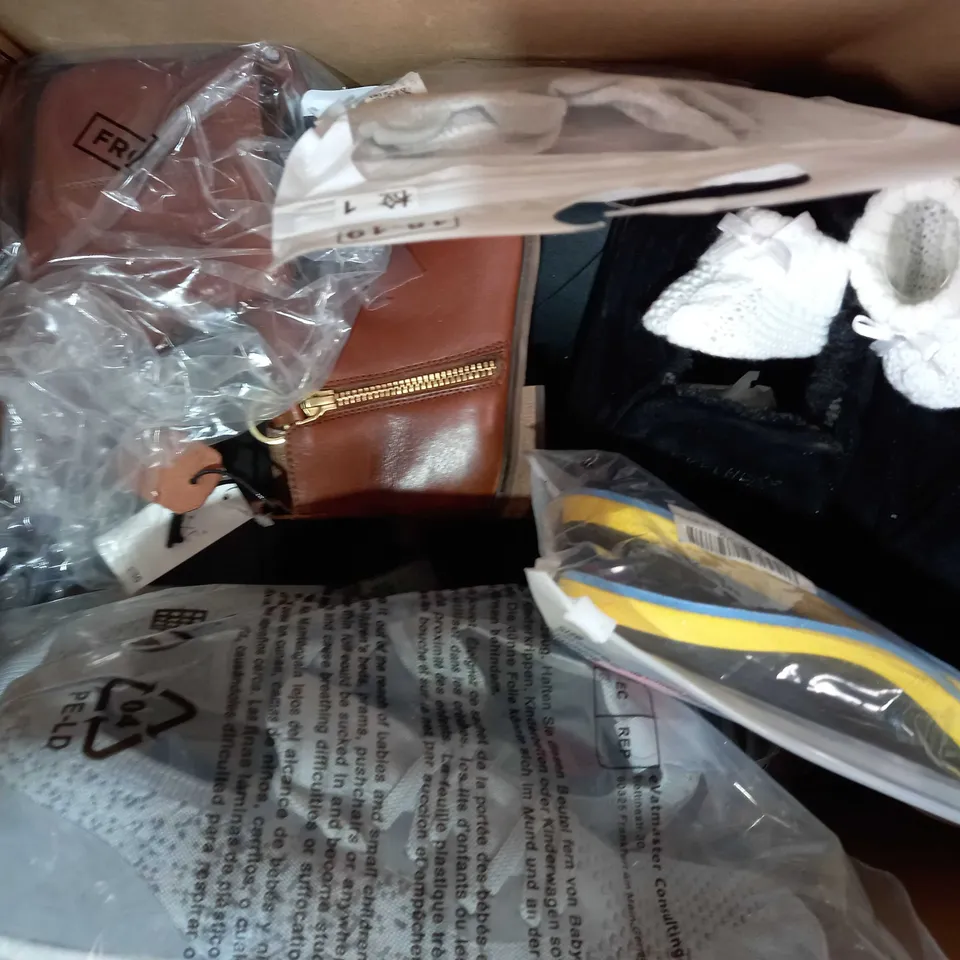 BOX OF APPROXIMATELY 10 ASSORTED SHOES AND FOOTWEAR ITEMS IN VARIOUS STYLES, SIZES, AND COLOURS TO INCLUDE LELLI KELLY, JOJO MAMAN BÉBÉ, CRAYON FRIENDS, ETC