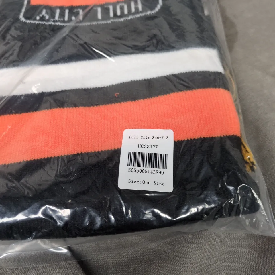 HULL CITY SCARF ONE SIZE PLUS 2 UNIVERSITY OF HULL DONOR PINS