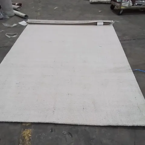 QUALITY DESIGNER AREA RUG - APPROXIMATELY 274X183CM