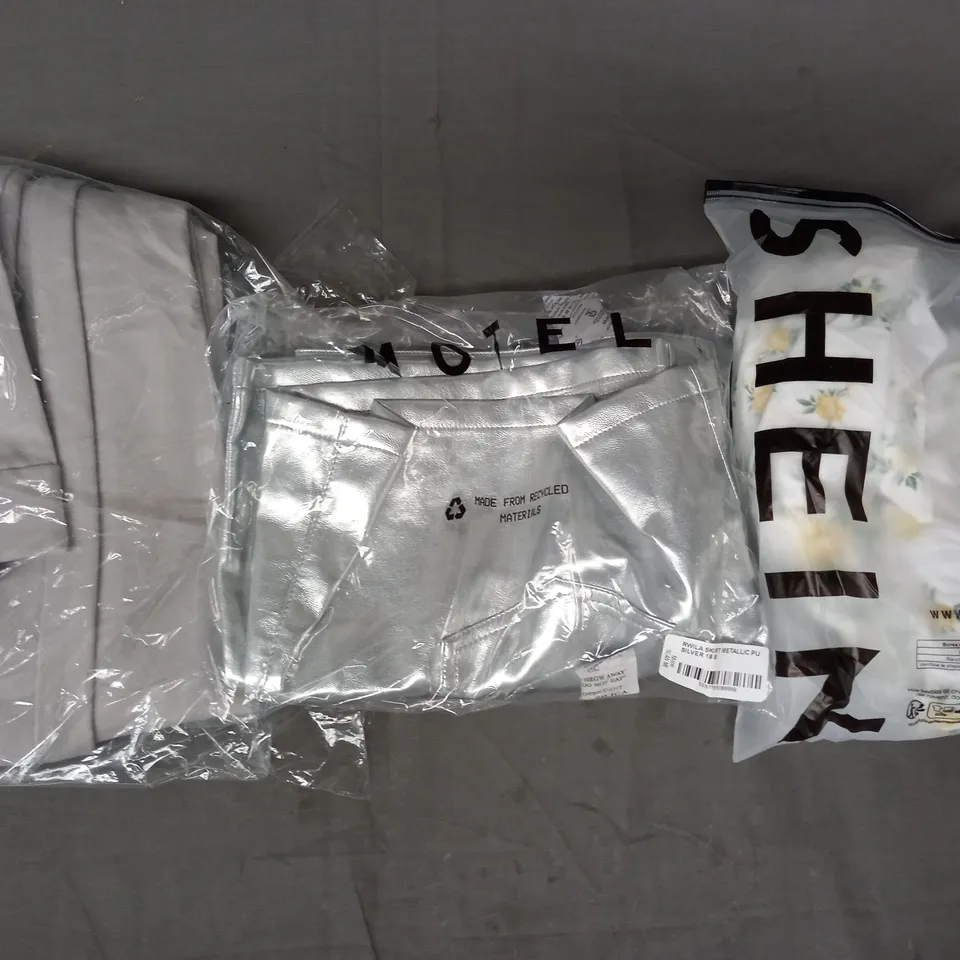 BOX OF APPROXIMATELY 20 ASSORTED CLOTHING AND FASHION ITEMS IN VARIOUS COLOURS, STYLES, AND SIZES - COLLECTION ONLY