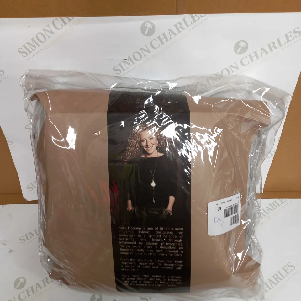 OUTLET KELLY HOPPEN DASHED FAUX FUR THROW