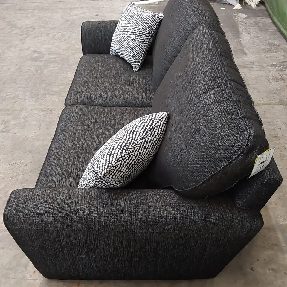 QUALITY DESIGNER SMALL 3 SEATER FABRIC UPHOLSTERED SOFA WITH SCATTER CUSHIONS