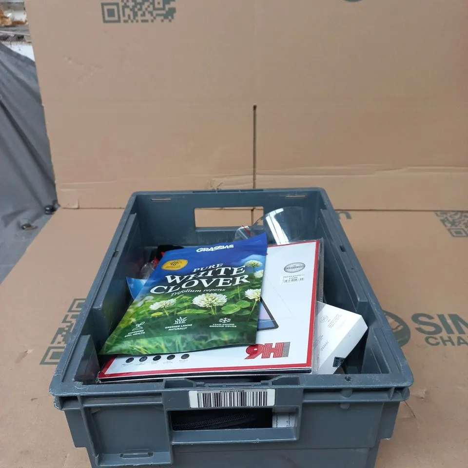 TOTE OF APPROXIMATELY 15 ASSORTED ITEMS TO INCLUDE BREITLING WATCH CASE, VEN DENS IPAD AIR 4/5/PRO 11 TEMPERED GLASS, GRASSIAS PURE WHITE CLOVER SEEDS ETC