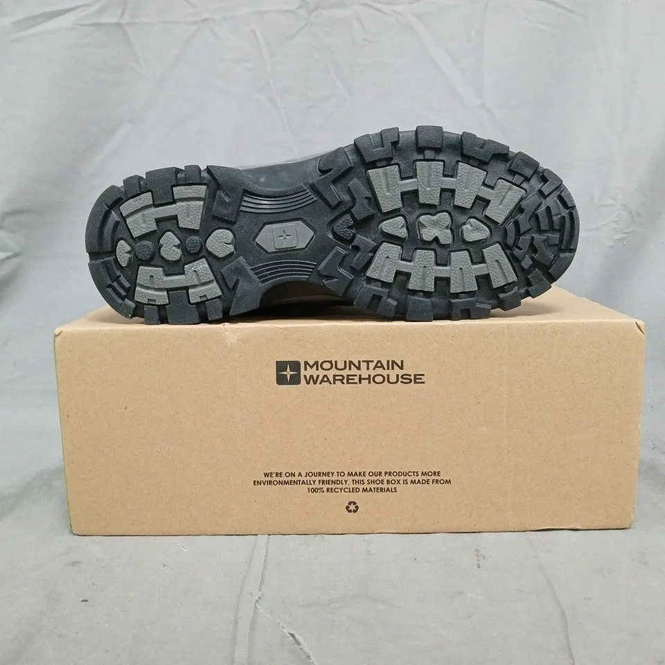 BOXED PAIR OF MOUNTAIN WAREHOUSE PATH WOMEN'S OUTDOOR WATERPROOF WALKING SHOES IN NAVY/LIGHT PURPLE SIZE UK 6