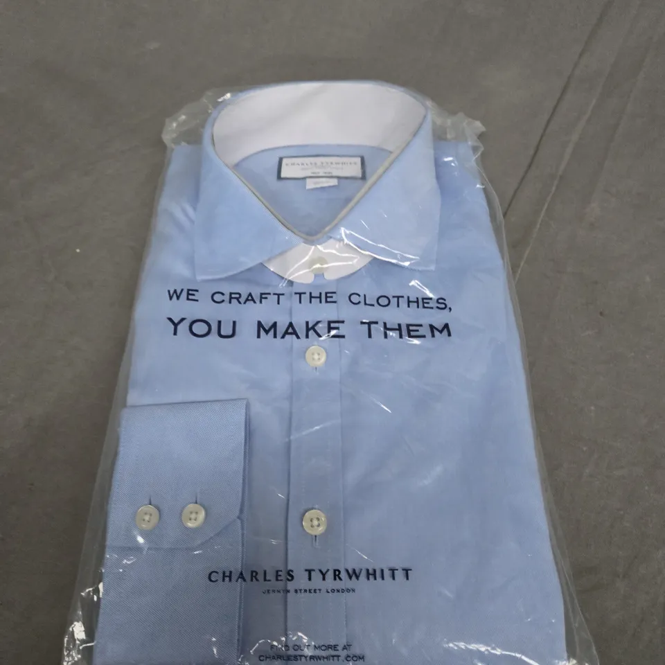 BAGGED CHARLES TYRWHITT BUTTONED SHIRT SIZE 42/91CM