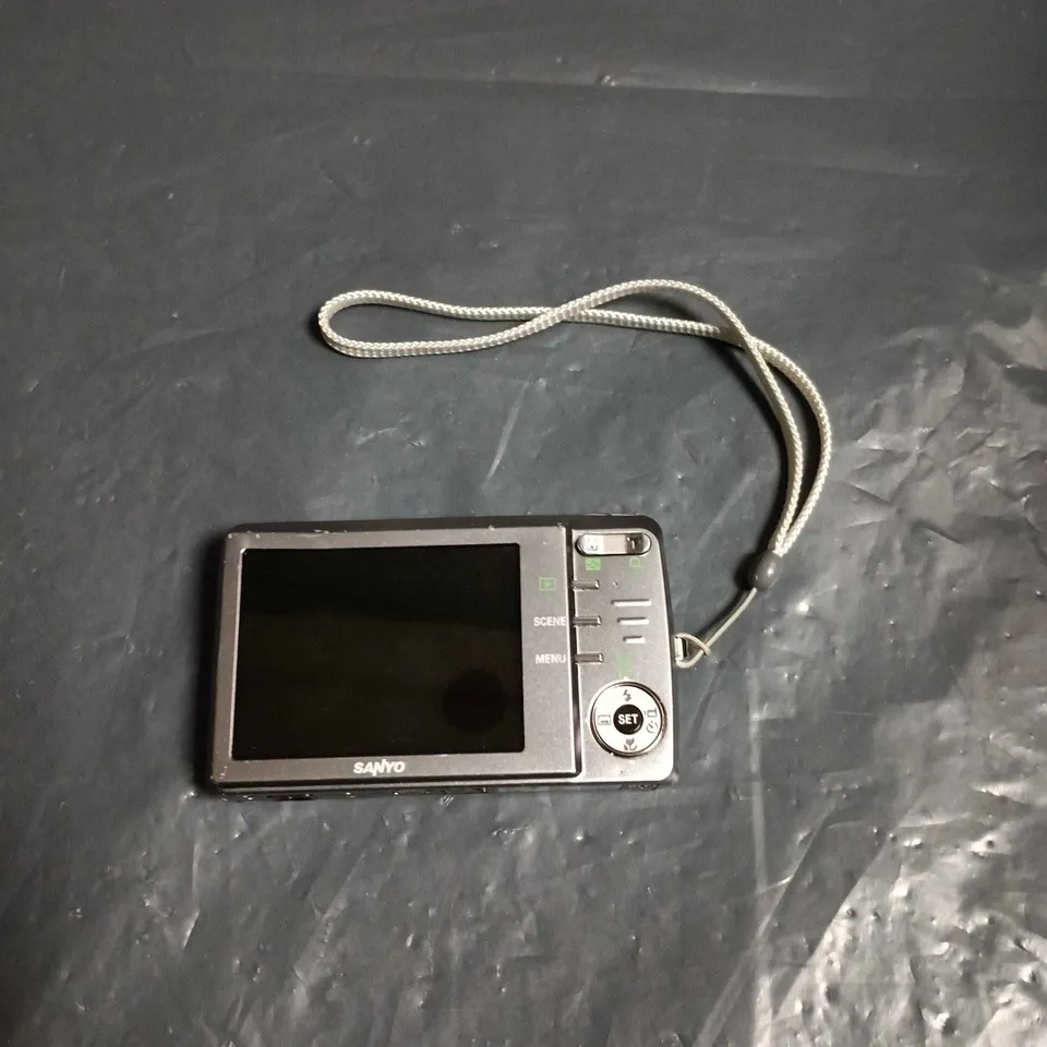 SANYO DIGITAL CAMERA X1220 , 12.1MP, 8X OPTICAL ZOOM