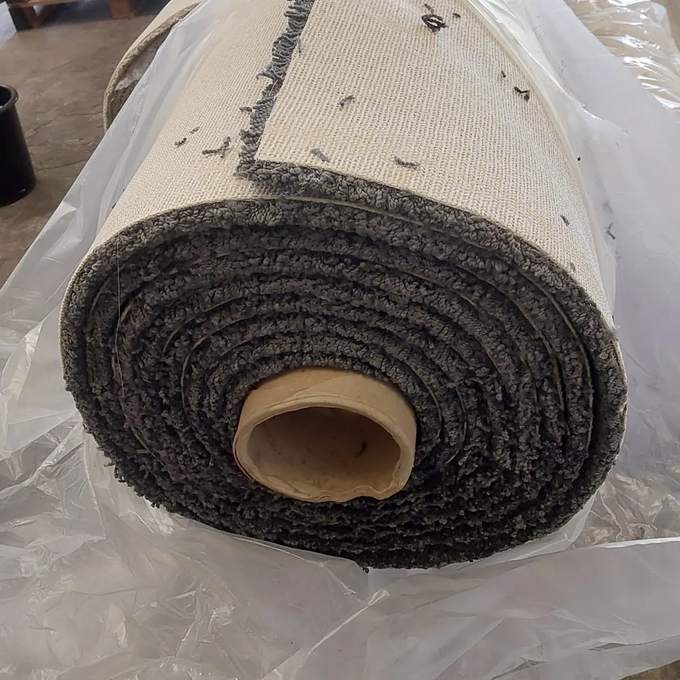ROLL OF QUALITY ULTIMATE IMPRESSIONS PRIVILEGE CARPET // SIZE: APPROX 5 X 6m