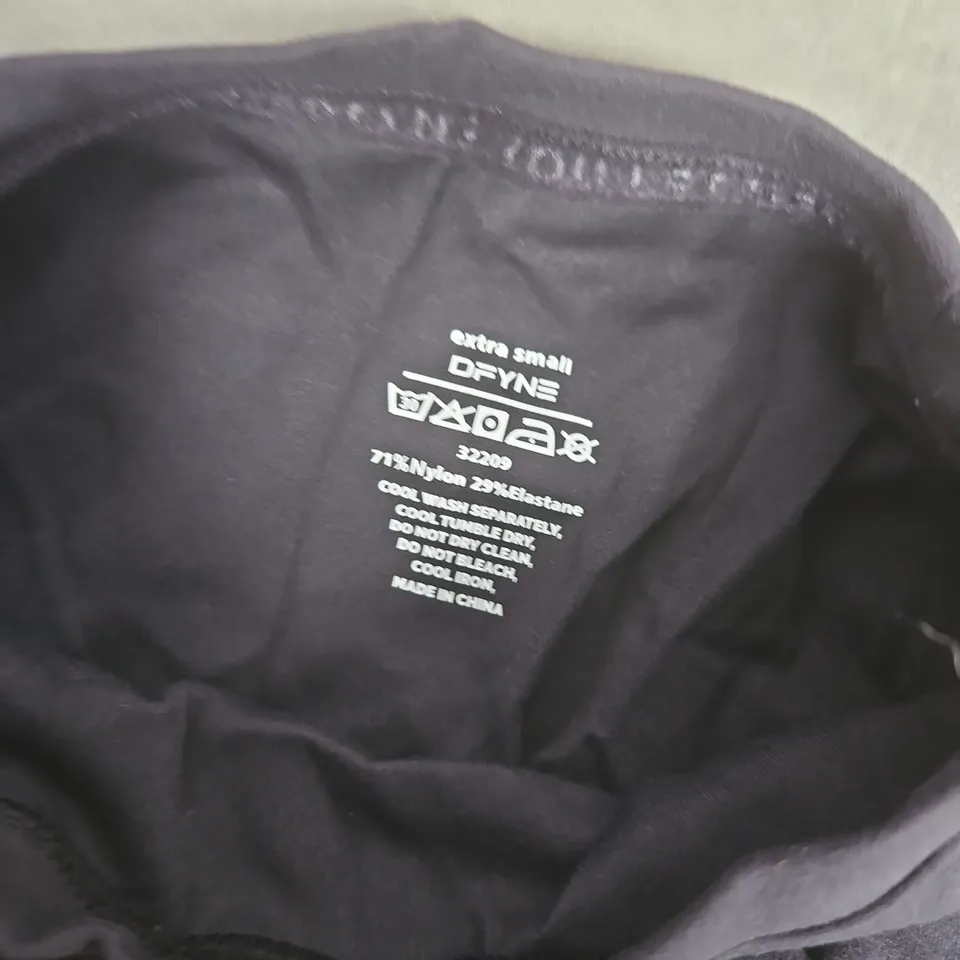 DEFYNE HANNAH PEARSON MINIMAL LONGLINE TOP IN BLACK - XS