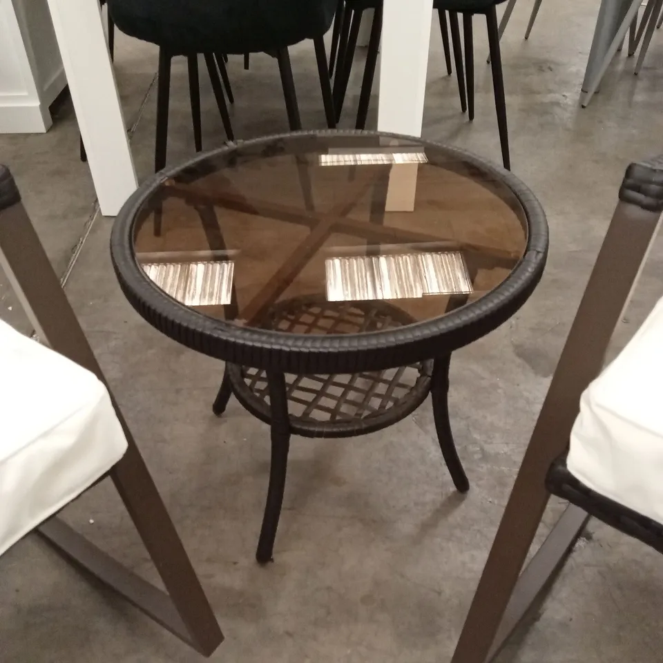 OUTDOOR GARDEN FURNITURE SET // 2 x ROCKING CHAIRS & 1 x SIDE TABLE