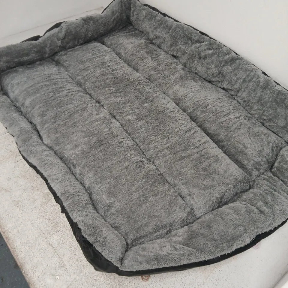 LARGE GREY PLUSH LOUNGE CUSHION FOR DOGS
