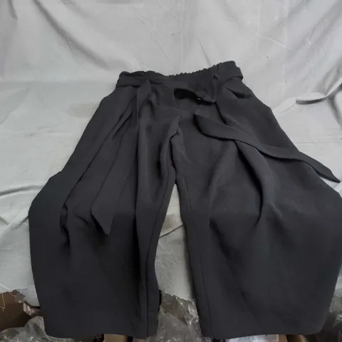 RIVER ISLAND STUDIOS BLACK TROUSERS– UK 14 (EUR 40, US 10) 